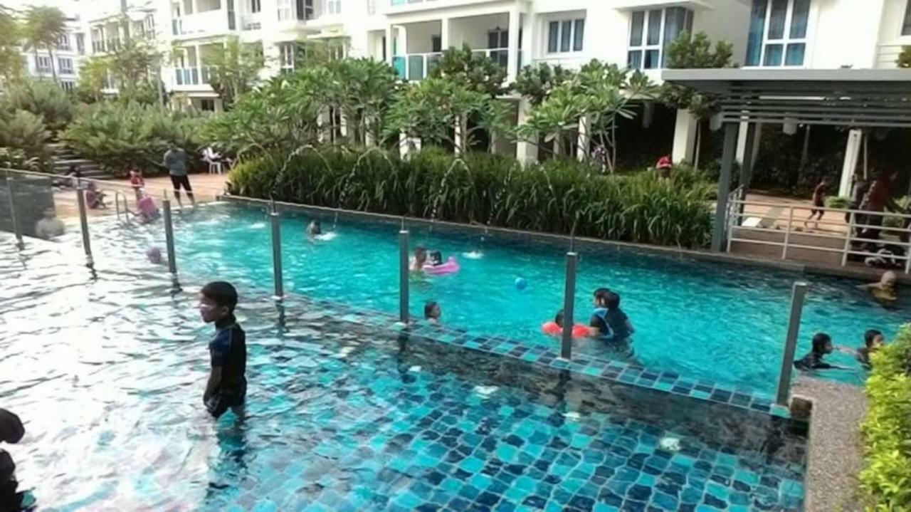 Homestay De Putra Каджанг Экстерьер фото
